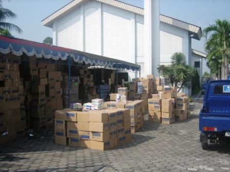 relief supplies in front of the Jogja chapel awaiting delivery
Chad  Emmett
06 Jun 2006