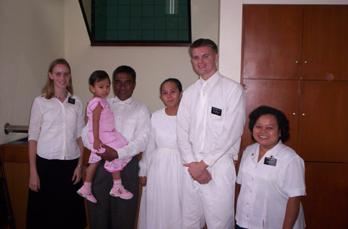 Baptism in Jakarta Selatan (Yani and her husband, child) with Sister Gale and Sister Wikamto, the missionaries that taught her
David Brewer
10 Jun 2006