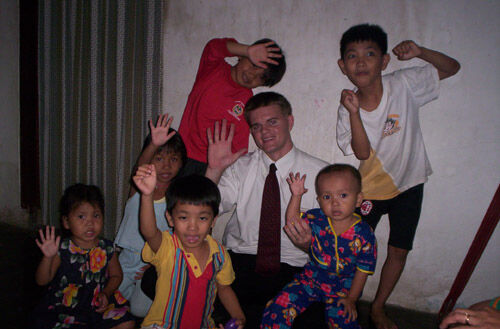 The children of yanto and his 2 sister's families in bogor
David Brewer
10 Jun 2006