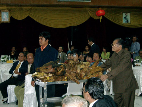 President and Sister Jensen receiving the Batak Marga, 20 January 2007
David Brewer
27 Jan 2007
