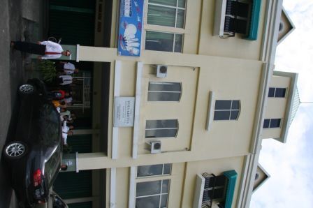 In Jakarta just prior to daughter's departure to Temple Square Mission and son's departure to BYU-H
Chad  Emmett
16 Aug 2007