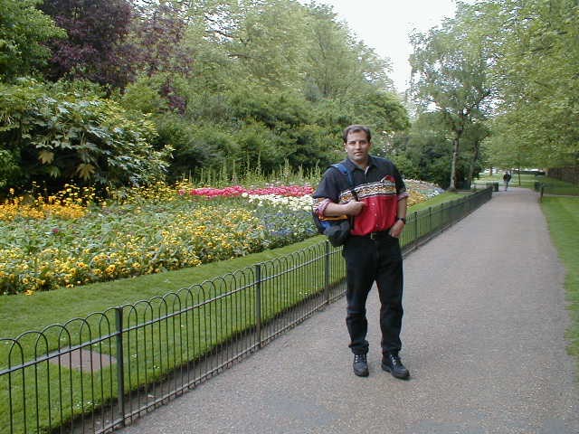 what a thrill to walk in the parks of Eire and the gardens of the U.K.
R A Moser
29 Nov 2003