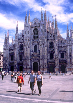 Taken on a beautiful fall day in 2001-all missionaries serving in Milan should be very familiar with this scene.
Terry May Madsen
09 Apr 2007