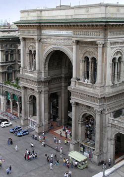 The Victor Emmanual gallery as seen from the Duomo-2005 with the Boren reunion group
Terry May Madsen
09 Apr 2007