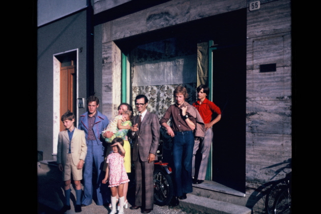 A quiet moment with the Bressan family
Mel  Messer
20 Jun 2010