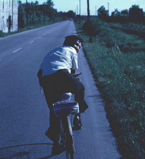 It is sometime difficult to catch the fotogenic Bolivian Elder Mercado
Mel  Messer
20 Jun 2010