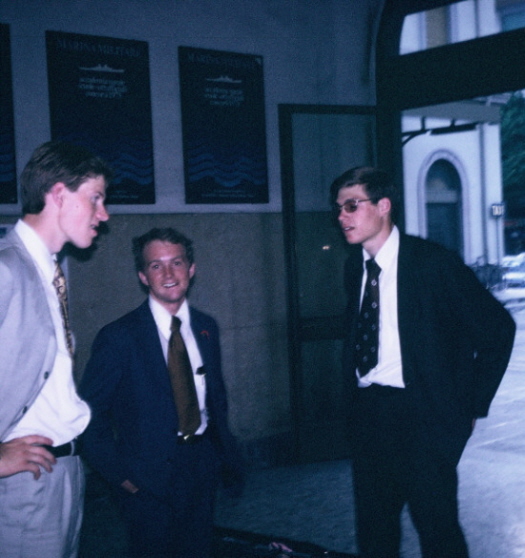 Here DL Anz Smith instructs Anz'i Yardley and Ivey in the finer points of proselyting at la Stazione di Udine.
Mel  Messer
20 Jun 2010