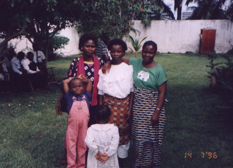 Elle se porte le chemise verte a doite. C'est une bapteme du districte Abidjan 1996. Ses enfants Daniel et sa fille Esther.
Korey Payne
06 Mar 2003