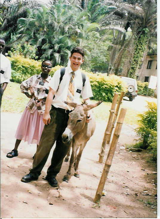 P-day au Zoo... Elder Oates et Soeur Offori
Benjamin Christopher Oates
21 Apr 2003