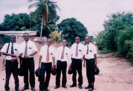 Quelques uns des premiers missionnaires a Yamoussoukro de puis le debut et la fin de la guerre en Cote d'Ivoire
Berenger Faet Melaine Dahakpoin
08 Jul 2007