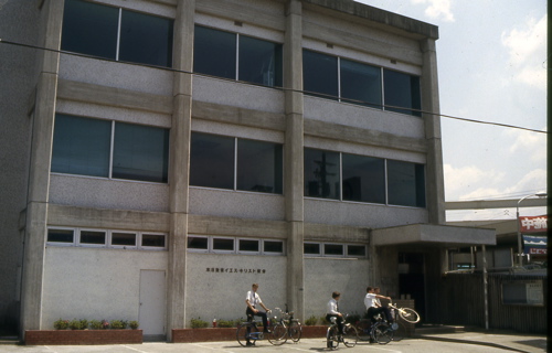 An old bank building converted to LDS meetinghouse (first 2 floors) and missionary apartment (6 elders lived on the top floor)
Brad  Goodwin
30 May 2006