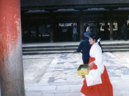 At a Shinto shrine in Nara.
Stephen  Templin
30 May 2006