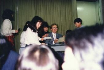 On November 24, 1987, we had the opportunity to take some kyudosha to a fireside in Sapporo where Kent Derricott, famous comedian and television personality in Japan, was speaking.
Craig  Burleson
04 Dec 2001