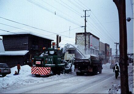 Clearing the streets of Wakkanai with a huge snowblower. Feb 1988
Mark  Bore
06 Jan 2002