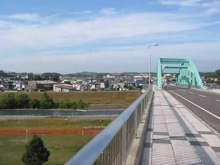 This is the bridge you must cross going from Asahikawa machi (Dai-Ni ward) to northwest Suehiro (Dai-Ichi ward) and back. It's a famous icon in Asahikawa for some reason and is noted on almost all Asahikawa maps and pamphlets. Anyone have stories about this bridge?
Jim Dillon
26 Oct 2004