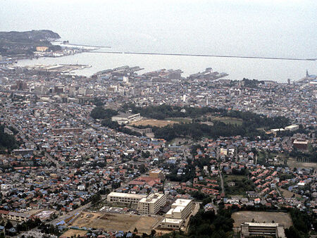 A visit to Otaru later in 1998. Thought you Otaru senkyoushi would appreciate it.
Jim Dillon
26 Oct 2004