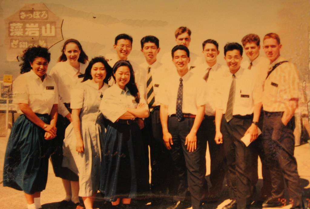 MoiwaYama - Toyohira and Moiwa? zones. Shimai- Jessop, ?, ?, Musashino;
Choro- Kato, Yagi, Toma, Terribilini, ?, Ozawa, ?Miner?, Stanton
(Photo:Morley Choro) Bad water damage to ALL my dendo pics.
William B Stanton
18 Jan 2006