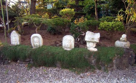 Small Buddas at Otera
Kenji Masato Oman
31 May 2006