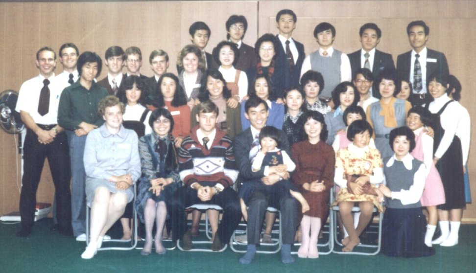 Front Row: Davis, Kasai Sato Shimai, Otteson, Yoshimura holding Riho, Kasai Seiko Shimai, Mami, Mariko, Kudo, and Rika.

Second Row: ???, Kawakami, Hikiji, Tsushima, Sasaki, ???, ???, Watanabe, Takamura, Nozawa, Makanae, and Noro

Third Row: Kumer, Stuart, Sato, Bailey, Jacobsen, Rigby, Dalton, Okuta and Nitta.

Fourth Row: Funahashi Kimura, Ogata, Yakita, Fukuyama and Hayashi.

There are 3 people who I don't have the names listed for so I put ??? instead of their names.

(courtesy Marilee Dalton McQuarrie)
Todd Ogaard-Webmaster
16 Jan 2006