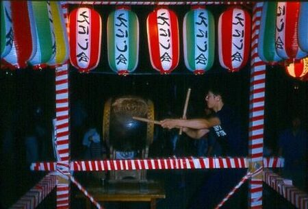 Drummer at Dance Festival.
David  van der Leek
20 Aug 2003