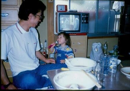 Seiji Takahashi and his daughter enjoying karaoke.  Ostler choro and I taught this family who went on to be baptised!
David  van der Leek
20 Aug 2003