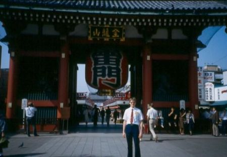 Elder van der Leek standing at the entrance to Asakusa.
David  van der Leek
17 Aug 2003