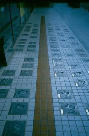 Famous actors imprint their hands into cement.
David  van der Leek
20 Aug 2003