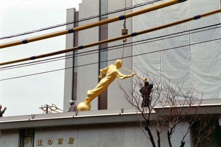A statue of Moroni is prepared to be hoisted to the top the Japan Tokyo Temple.  Photo courtesy of Toshihito Kido December 10th, 2004.
LDS Mission Network
17 Dec 2004