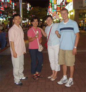 Taken from a recent visit to Korea.  From the Left: 김원주, 박선옥(영어회화반원), 이은주(김원주 형제님의 부인), Tom Clark
Tom  Clark
24 Aug 2004