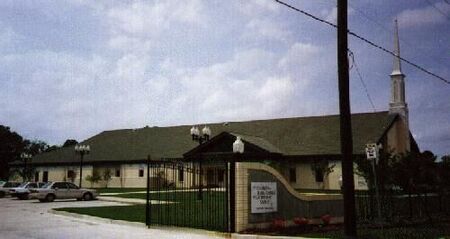 The 'new' chappel near the Metarie graves by I-10. This chappel was destroyed in hurricane Katrina flooding & is no longer in use.
Darrell Davis
26 Dec 2005