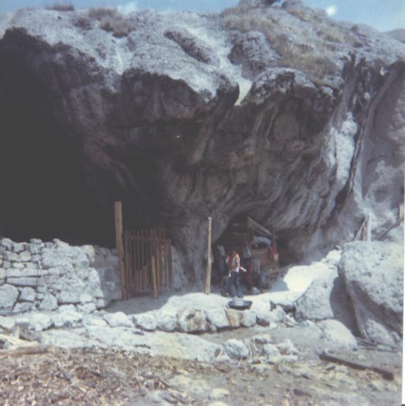 aqui viven 2 familas o mejor dicho dos generaciones
Octaviano Jose Chico
17 Sep 2003