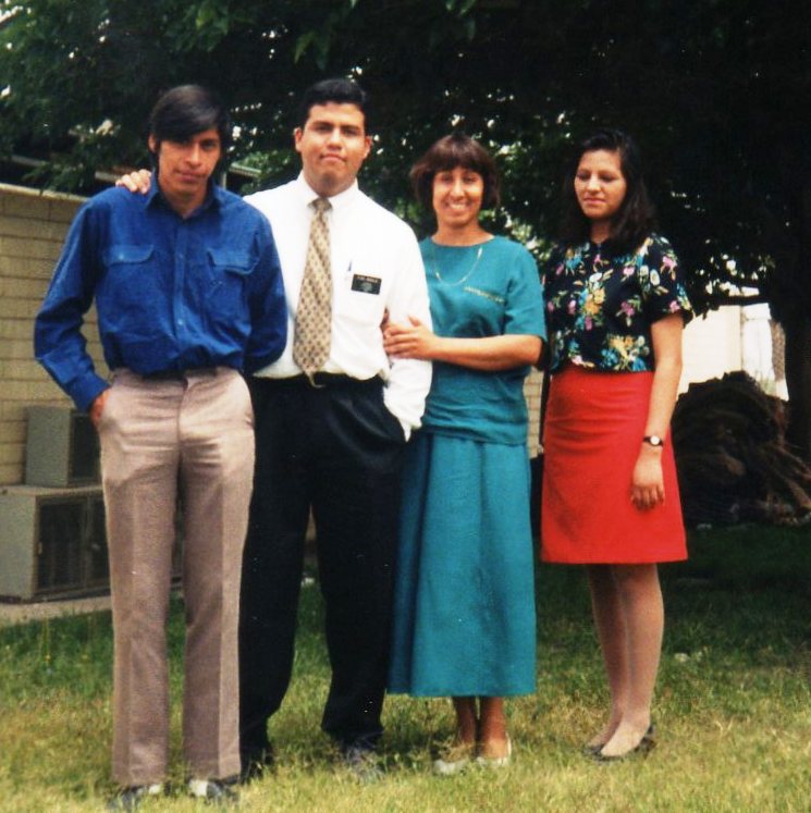 Jose Luis, Yo,Rosa, Lupita
3 mayo 1997
Satelite, juarez norte
Moisés Helamán Montejo
27 Mar 2006