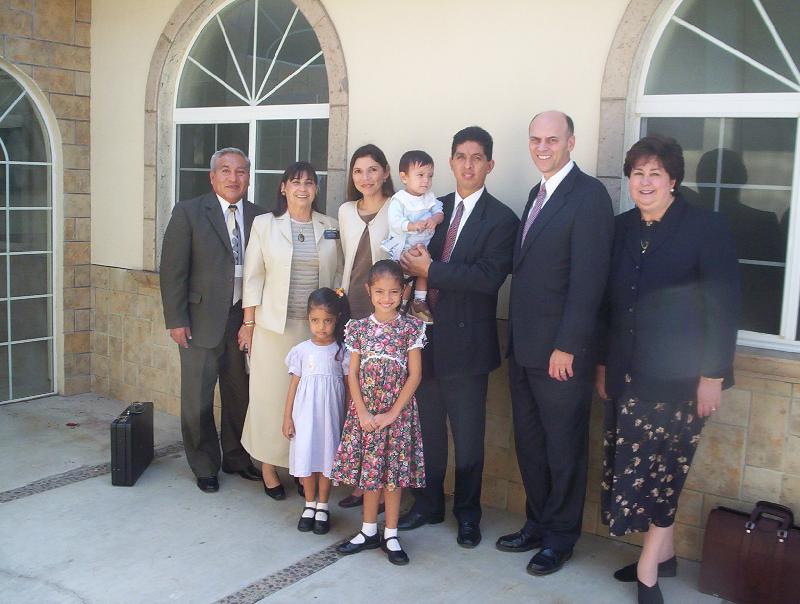Esta es mi familia hoy día y estamos con el Élder Grow y esposa (Área Norte) y el Presidente Soriano y esposa(Guadalajara Sur) Dorena (mi esposa), Liam Josué (en mis brazos), Guillermo (yo), Paola (la chiquita) y Sidney (la mayor)
Guillermo  Montoya López
19 Jun 2006