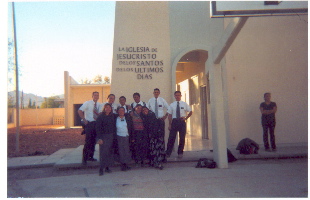 ahhh...la verdad no recuerdo los nombre se todos, pero fue una actividad de zona para tocar puertas en aldama, chihuahua
Gabriela Elizabeth Chi
26 Apr 2007