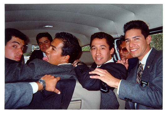 Aqui algunos misioneros rumbo a la Casa de Mision despues de una capacitacion (cuando nos juntabamos todos los misioneros y comiamos) en la capilla cerca de las Oficinas. Todos muy contentos.
Gustavo  Ibarra
14 Aug 2007