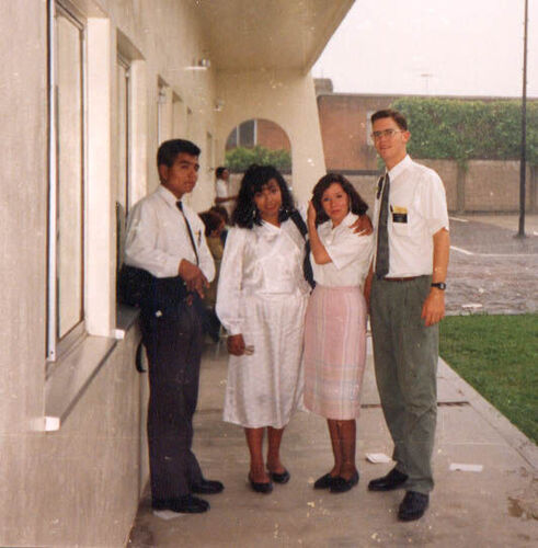 Estamos después de un bautismo. Qué guapos misioneros!
Joe  Harris
25 Nov 2002