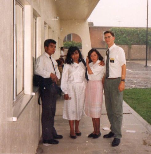 Estamos después de un bautismo. Qué guapos misioneros!
Joe  Harris
25 Nov 2002