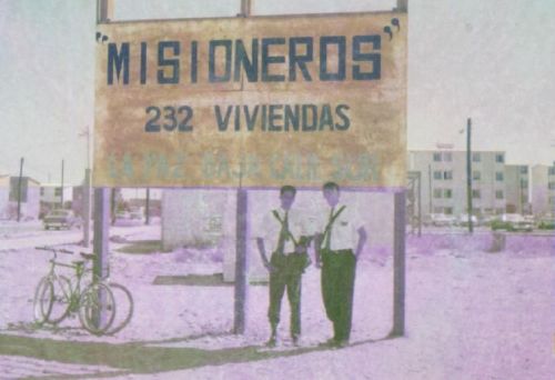 Elder Ramón y Elder Wetzker, la Paz B.C.S. mas claro ni el agua, era solo cuestión de chambearle
Hugo  Ramón Alvarado
21 Feb 2004