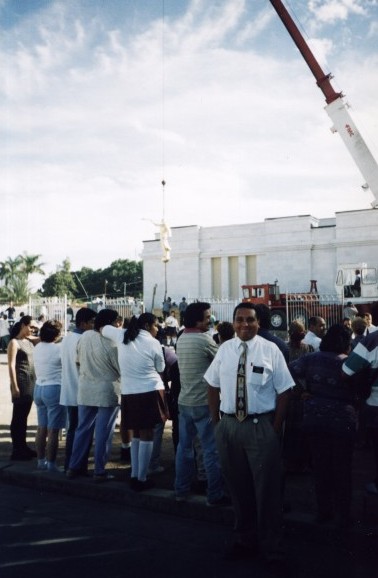 fue mucha gente que vio un angel volar por los cielos
david  mojica
09 Sep 2002
