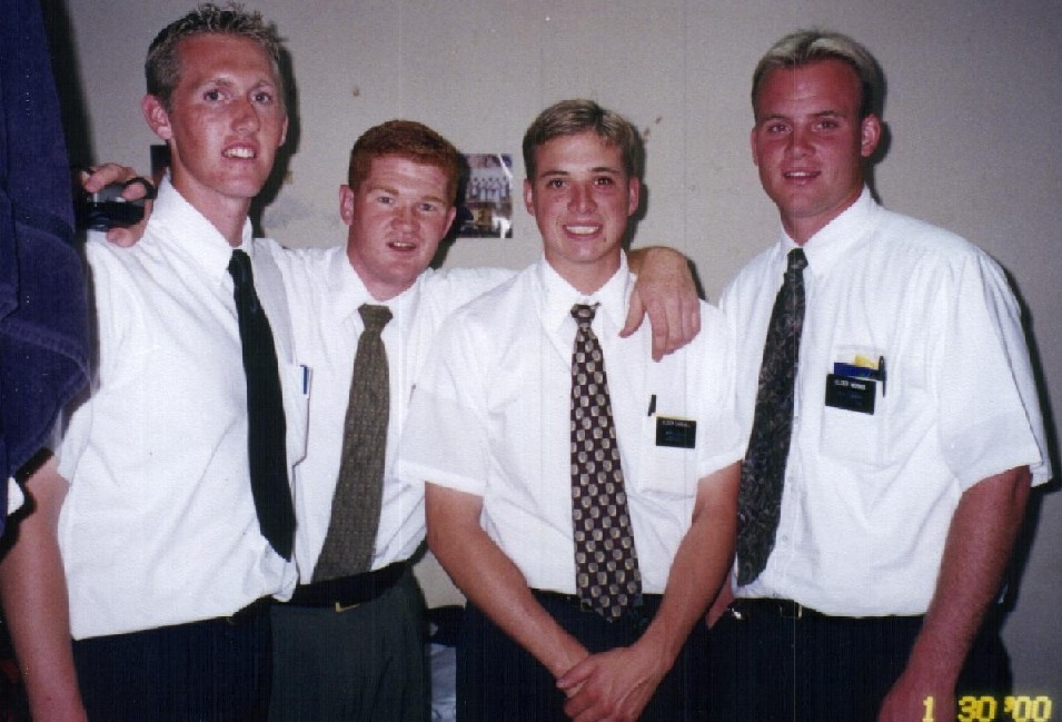 Elder Haney se iba a su casa, y fuimos a despedirnos de él.
Adam  McGrath
10 Jan 2003