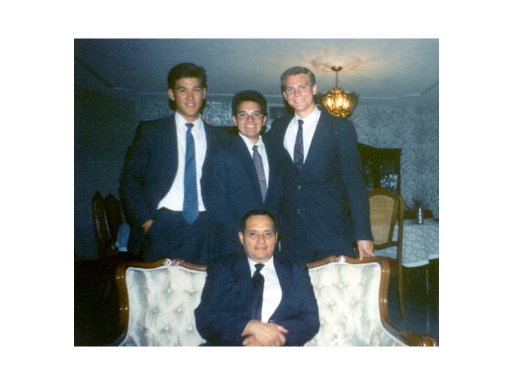 EN OCACION DE LA DESPEDIDA DE ELDER SUZUKI Y ELDER CHRISTENSEN, LES ACOMPAÑA ELDER LOPEZ LAGUNES. ERA 14 DE OCTUBRE DE 1992
SALVADOR  MARTINEZ
26 Mar 2003