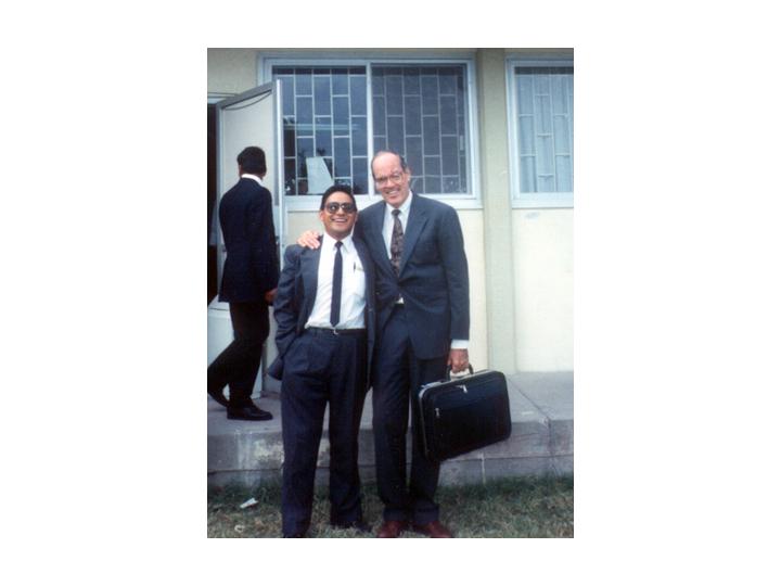 CON ELDER MARTINEZ CELESTINO, DURANTE SU GIRA POR LA MISION EN NOVIEMBRE DE 1992
SALVADOR  MARTINEZ
27 Mar 2003