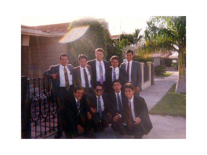 DE IZQ. A DER: E. ENRIQUEZ, E. (PERDONEME ELDER NO RECUERDO SU NOMBRE), E. HERRERA YERENA, E. TAVAREZ, E. ANIEVES.
ABAJO: E. GUTIERREZ T, E. MTZ. C, E. LOPEZ Y E. CARDOSO F.
SALVADOR  MARTINEZ
31 Mar 2003