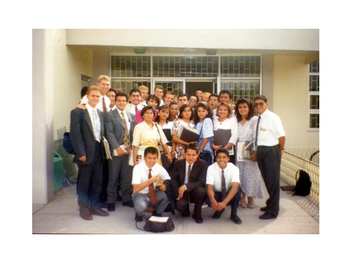 DE IZQ. A DER: E. HELCO, E. CHENEY, E. VILLANUEVA, E. ENRIQUEZ, E. PARDO, E. ENGLISH, E. CARLIN, E. VANNATER, E. TRETO, E. VALENZUELA P, E. PEÑA GTZ, E. PAYLOR, E. DIAZ, E CALDERON.
ABAJO: HNA. BAUTISTA, HNA. REYES, HNA. ALVAREZ, HNA. VILLALOBOS, HNA. GARCIA, HNA  AMEZQUITA, HNA. BECERRIL, HNA. ROSAS, E. MTZ C.
MAS ABAJO: E. ALVAREZ C, E. FERNANDEZ HERAS Y E. MTZ. RDZ.

21 DE OCTUBRE DE 1992
SALVADOR  MARTINEZ
03 Apr 2003