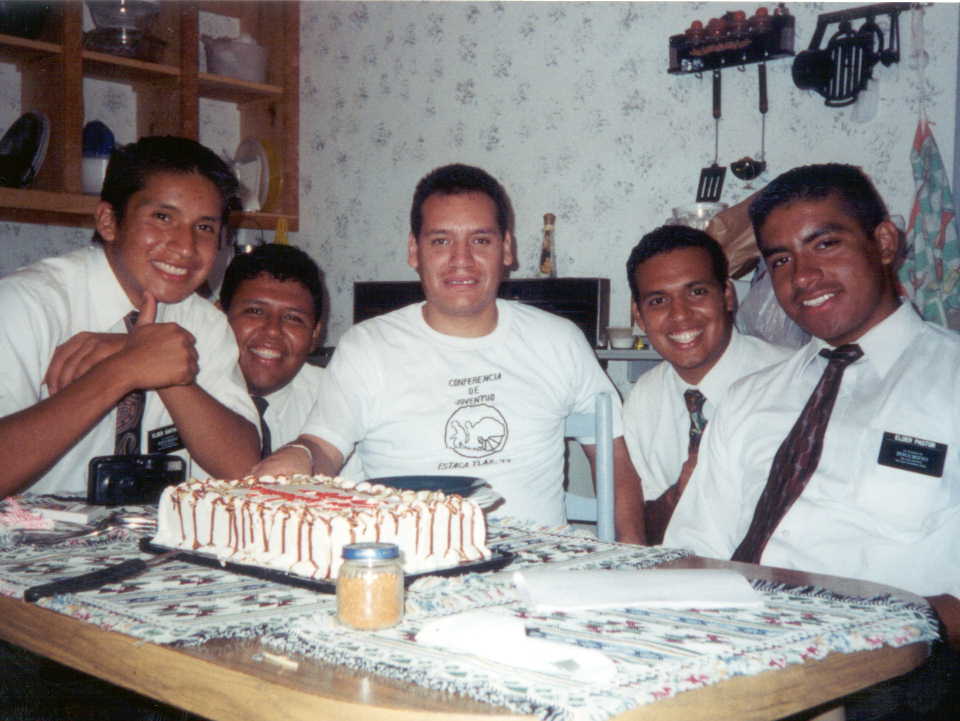 ELDER PASTOR EN AGUA PRIETA, YA ESTABA TRONKI LE QUEDABAN DIAS
DORIAN ALEJANDRO  RAMOS LECHUGA
26 Jun 2003