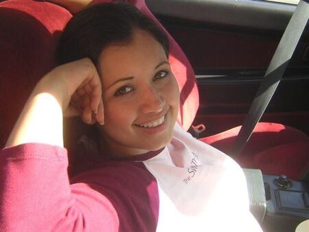 esta es Erika mi esposa..es fea pero la quiero por buena onda..
Erick  Sosa
11 Aug 2004