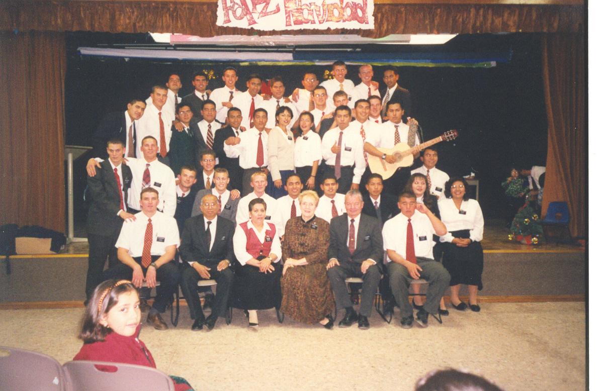 misioneros de hermosillo para el programa especial de estaca en navidad de 1999
Ruben David  Zacarias Rivera
20 Jan 2005