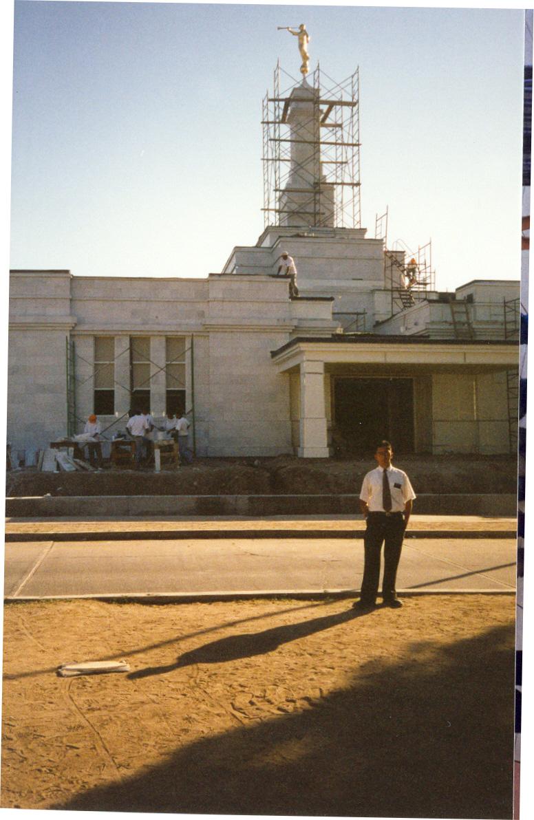 tuve la bendicion de servir mientras el templo estaba siendo construido, lo vi desde que solo estaban las sanjas de los cimientos hasta la dedicacion la cual fue un dia especial antes de mi cumpleaños el 25 de febrero del 2000
Ruben David  Zacarias Rivera
20 Jan 2005