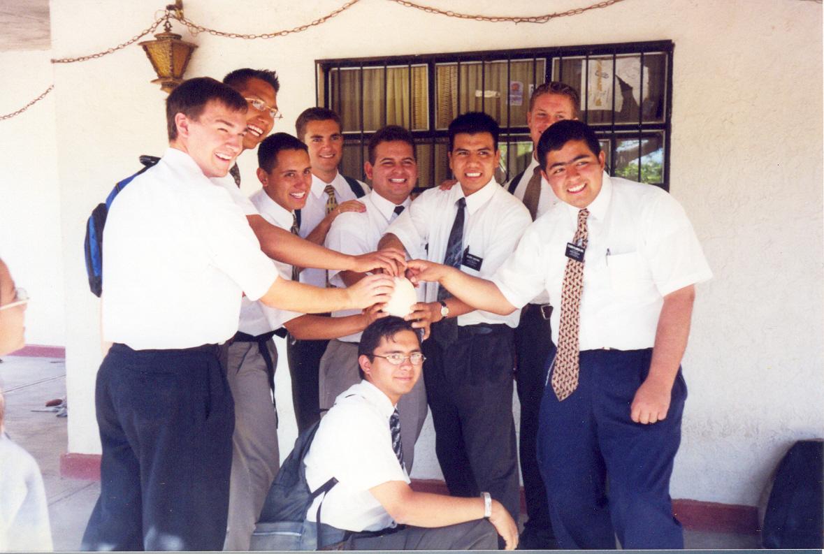 un desayuno en hermosillo, huevo de avestruz, muy rico pero ocupamos un taladro para abrirlo jajaja
Ruben David  Zacarias Rivera
20 Jan 2005