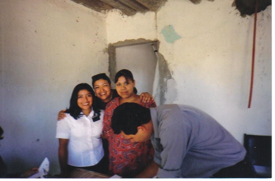 mi compa hna gonzalez y yo en la boda de Manrha y Adan en pesqueira
Sarit  Sanchez Mares
06 Jun 2005